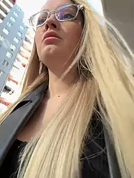 Snapshot of Teya_moon_ chatting on February 15, 11:50 am Teya moon online show from February 15, 11:50 am