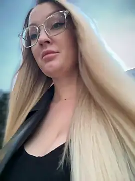 Snapshot of Teya_moon_ chatting on February 15, 2:55 pm Teya moon online show from February 15, 2:55 pm