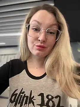 Snapshot of Teya_moon_ chatting on February 20, 11:31 am Teya moon online show from February 20, 11:31 am