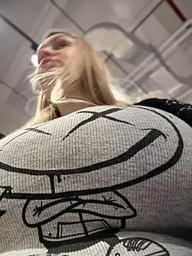 Snapshot of Teya_moon_ chatting on February 23, 12:37 pm Teya moon online show from February 23, 12:37 pm