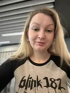 Snapshot of Teya_moon_ chatting on March 3, 11:44 am Teya moon online show from March 3, 11:44 am