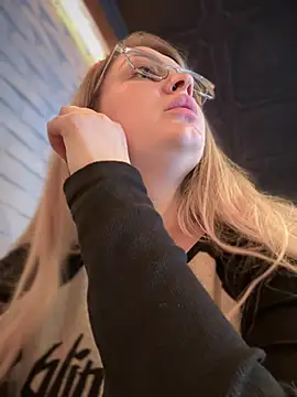 Snapshot of Teya_moon_ chatting on March 5, 12:11 pm Teya moon online show from March 5, 12:11 pm