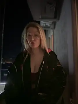 Snapshot of Teya_moon_ chatting on March 6, 2:30 am Teya moon online show from March 6, 2:30 am