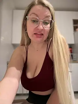 Snapshot of Teya_moon_ chatting on March 8, 10:45 pm Teya moon online show from March 8, 10:45 pm