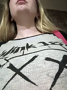 Snapshot of Teya_moon_ chatting on March 13, 1:50 pm Teya moon online show from March 13, 1:50 pm