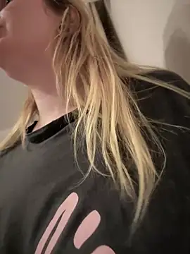 Snapshot of Teya_moon_ chatting on March 19, 10:09 pm Teya moon online show from March 19, 10:09 pm