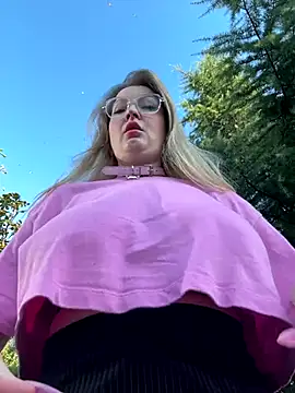 Snapshot of Teya_moon_ chatting on September 10, 2:06 pm Teya moon online show from September 10, 2:06 pm