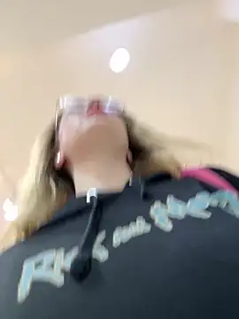 Snapshot of Teya_moon_ chatting on October 14, 9:10 am Teya moon online show from October 14, 9:10 am