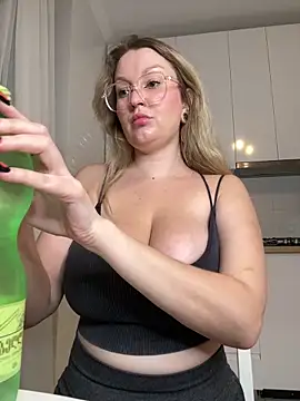 Snapshot of Teya_moon_ chatting on November 5, 7:14 pm Teya moon online show from November 5, 7:14 pm