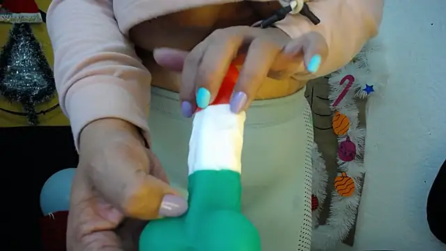 Catalina JH online show from December 19, 3:19 pm