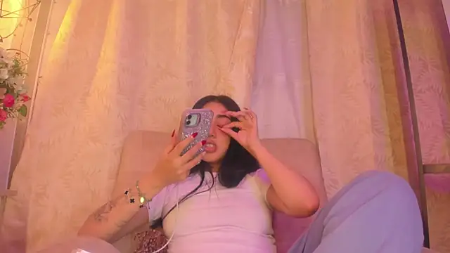 Chanttall  online show from December 18, 4:20 am