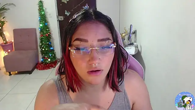 Snapshot of littleangel1_m chatting on January 7, 2:20 am littleangel1 m online show from January 7, 2:20 am