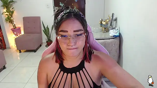 Snapshot of littleangel1_m chatting on January 24, 1:56 am littleangel1 m online show from January 24, 1:56 am