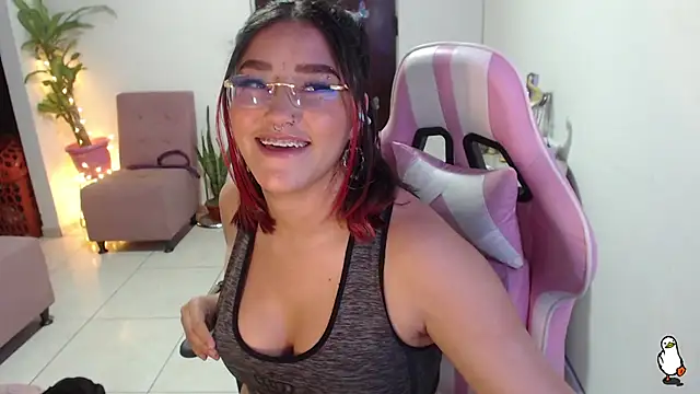 Snapshot of littleangel1_m chatting on February 8, 1:11 am littleangel1 m online show from February 8, 1:11 am