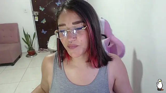 Snapshot of littleangel1_m chatting on February 21, 1:11 am littleangel1 m online show from February 21, 1:11 am