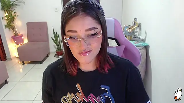 Snapshot of littleangel1_m chatting on February 21, 7:32 pm littleangel1 m online show from February 21, 7:32 pm