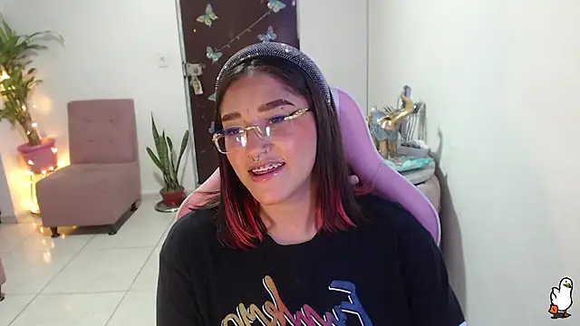 Snapshot of littleangel1_m chatting on February 21, 10:37 pm littleangel1 m online show from February 21, 10:37 pm