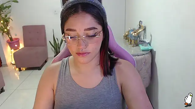 Snapshot of littleangel1_m chatting on February 24, 9:52 pm littleangel1 m online show from February 24, 9:52 pm