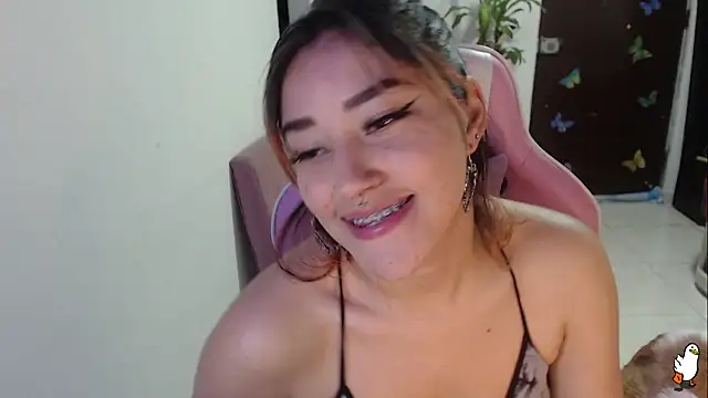 Snapshot of littleangel1_m chatting on October 20, 10:10 pm littleangel1 m online show from October 20, 10:10 pm