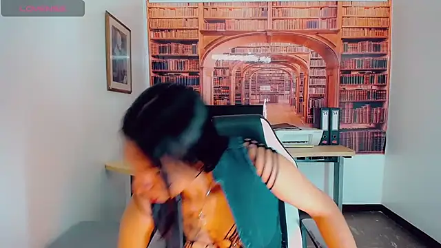 khiara moretti online show from January 4, 7:34 pm