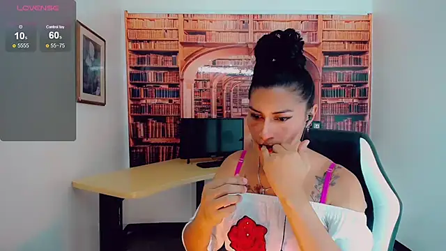 khiara moretti online show from January 11, 1:37 am