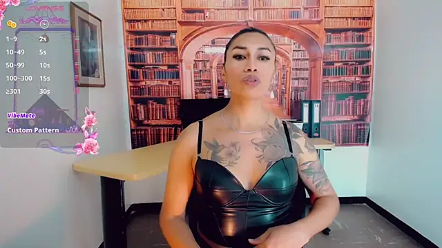 khiara moretti online show from March 11, 7:36 pm