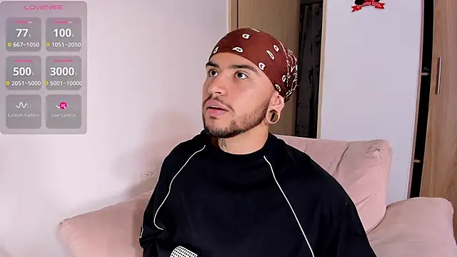 ftmphilip  online show from December 13, 8:04 pm