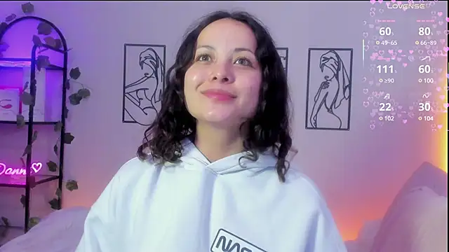 Megan Rodrigo online show from February 17, 6:59 pm