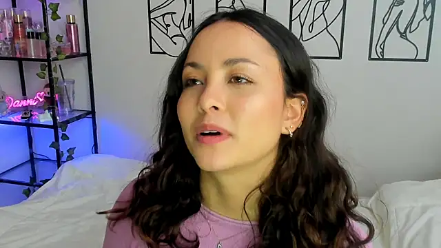 Megan Rodrigo online show from September 28, 8:03 pm