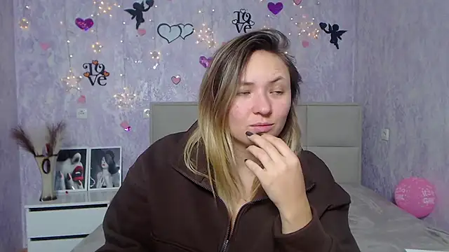 SallyVerda online show from February 7, 5:10 am