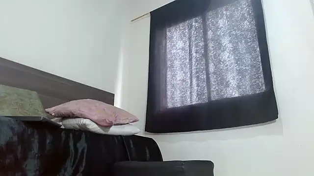 Snapshot of Mila_cams1_ chatting on January 10, 5:02 pm Mila cams1 online show from January 10, 5:02 pm