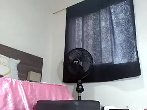 Snapshot of Mila_cams1_ chatting on January 26, 1:15 pm Mila cams1 online show from January 26, 1:15 pm