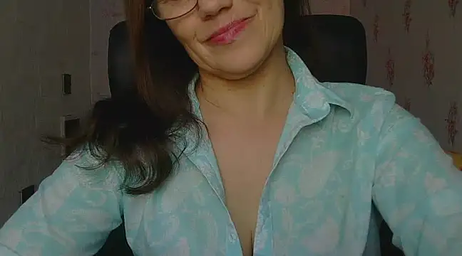 Snapshot of KittyyLaBeauty chatting on March 21, 2:07 pm KittyyLaBeauty online show from March 21, 2:07 pm