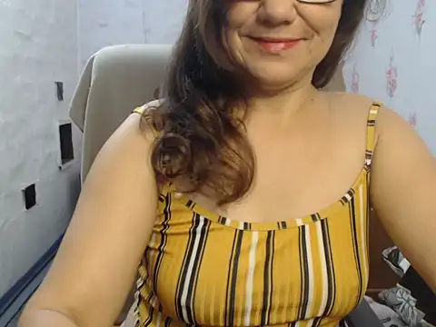 Snapshot of KittyyLaBeauty chatting on November 26, 6:14 am KittyyLaBeauty online show from November 26, 6:14 am