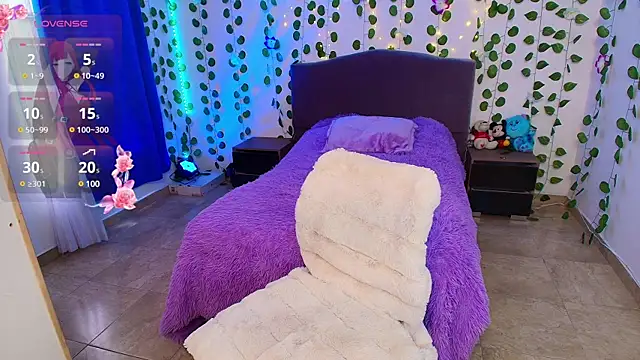 Snapshot of hazel_lee_ross chatting on December 7, 2:57 pm hazel lee ross online show from December 7, 2:57 pm