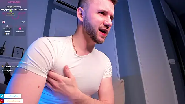 Snapshot of EnriqueBarberry chatting on December 15, 6:29 am EnriqueBarberry online show from December 15, 6:29 am