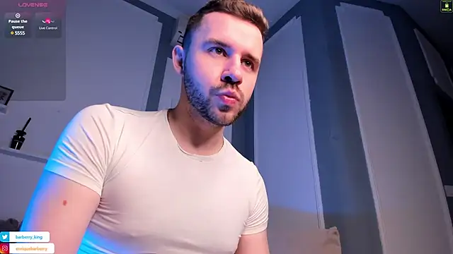 Snapshot of EnriqueBarberry chatting on December 18, 6:21 am EnriqueBarberry online show from December 18, 6:21 am