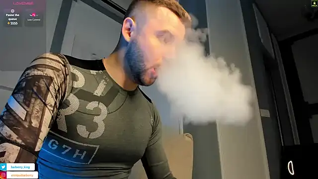 Snapshot of EnriqueBarberry chatting on December 30, 6:20 am EnriqueBarberry online show from December 30, 6:20 am