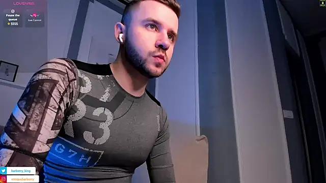 Snapshot of EnriqueBarberry chatting on January 4, 6:19 am EnriqueBarberry online show from January 4, 6:19 am