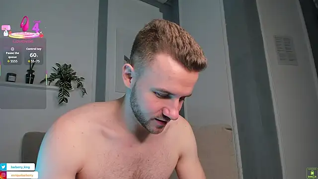 Snapshot of EnriqueBarberry chatting on October 26, 6:19 am EnriqueBarberry online show from October 26, 6:19 am