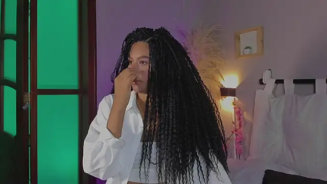 nayah   online show from January 25, 8:10 pm