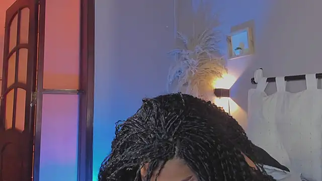 nayah   online show from January 28, 12:05 am