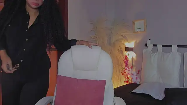 nayah   online show from January 29, 7:43 pm