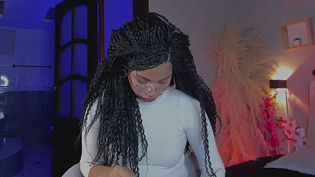 nayah   online show from January 31, 8:01 pm