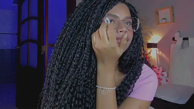 nayah   online show from January 31, 11:03 pm