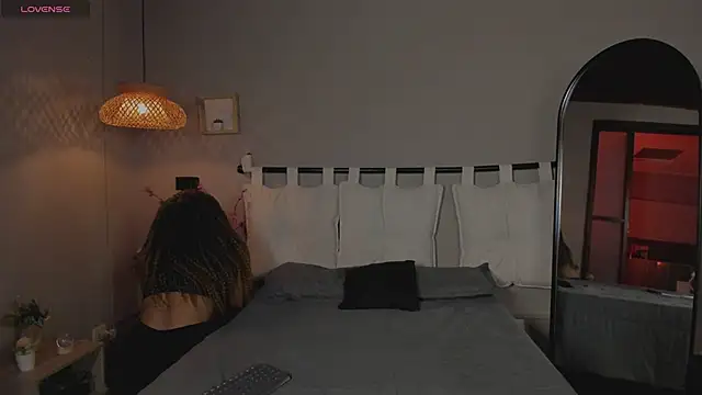 nayah   online show from March 7, 8:11 pm