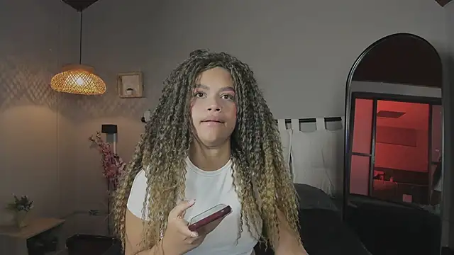 nayah   online show from March 10, 7:50 pm