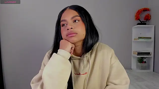 nayah   online show from November 28, 1:03 pm