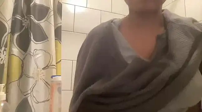 MommyConfident online show from December 5, 10:01 pm