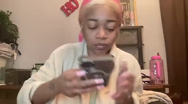 MommyConfident online show from March 20, 3:47 pm